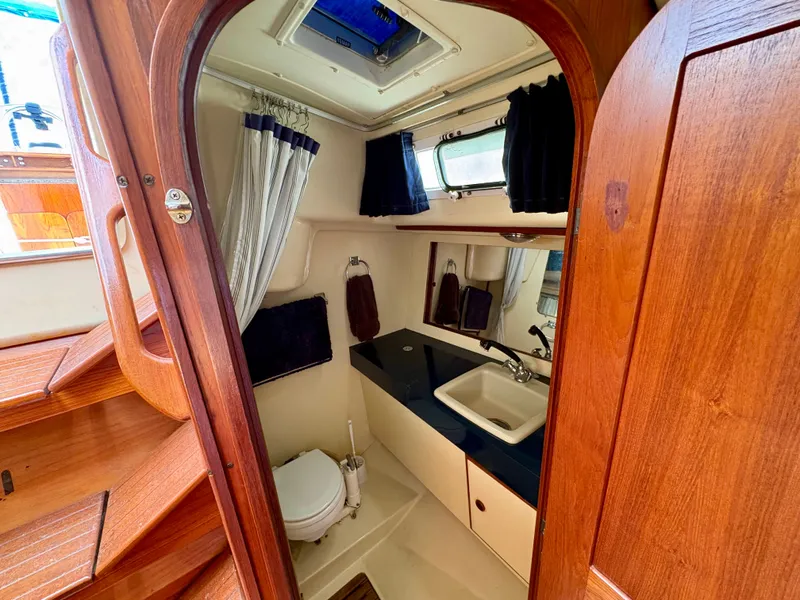 Slide: The Image of Pearson 36-2 1985 - 30