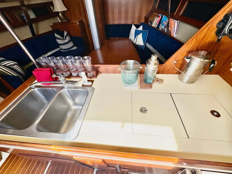 Slide: The Image of Pearson 36-2 1985 - 9