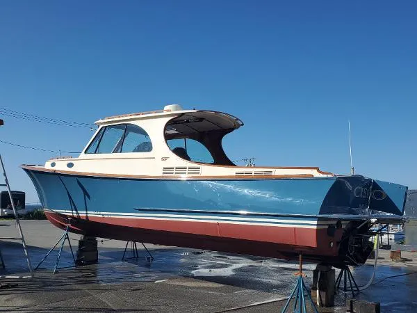 Slide: The Image of Hinckley Yachts 37 Picnic Boat MKIII 2018 - 2
