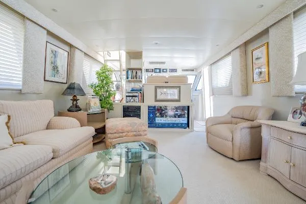 Slide: The Image of Hatteras 67 Cockpit Motor Yacht 1988 - 9