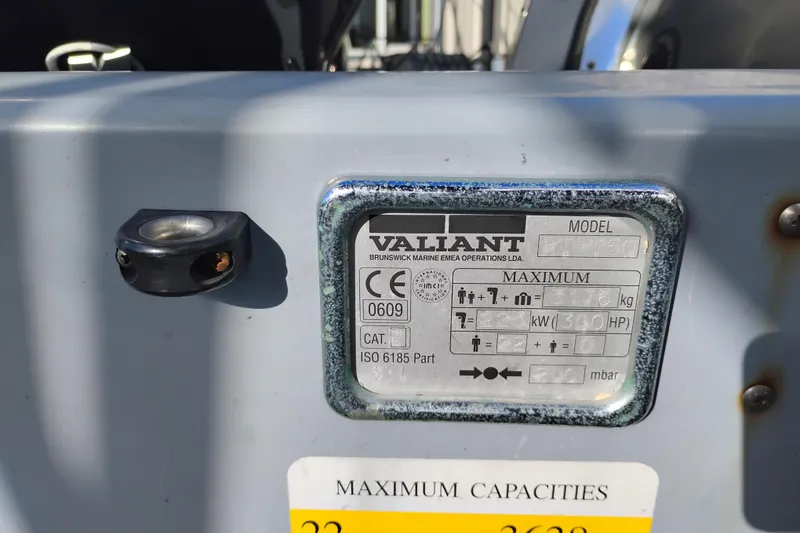 Slide: The Image of Valiant PT-750 2008 model plate with specifications and maximum capacities. - 5