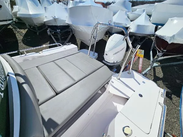 Slide: The Image of Axopar 28 AFT CABIN 2021 - 4