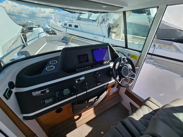 Slide: The Image of Axopar 28 AFT CABIN 2021 - 7