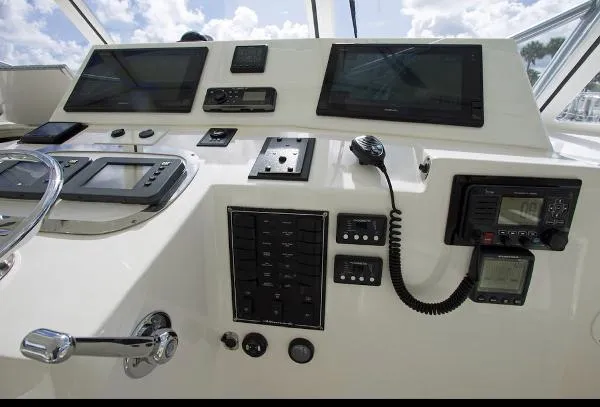 Slide: The Image of Albemarle 410 Express Fisherman 2002 - 6