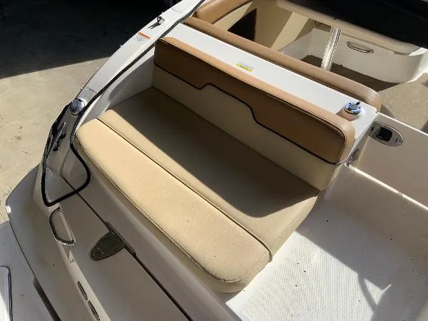 Slide: The Image of Sea Ray 300 Sundeck 2015 - 11