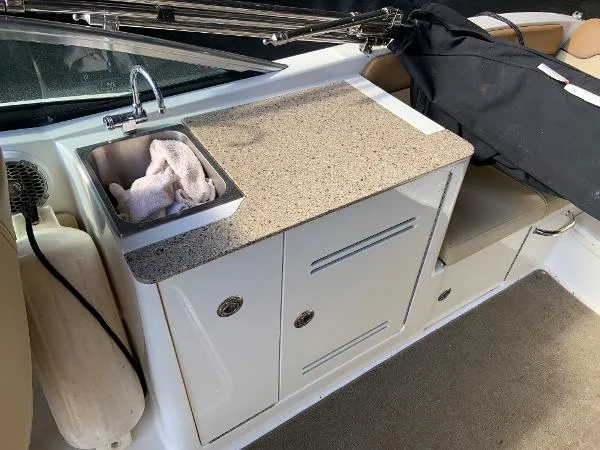 Slide: The Image of Sea Ray 300 Sundeck 2015 - 9