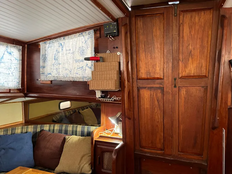 Slide: The Image of Islander Freeport 41 1978 - 11