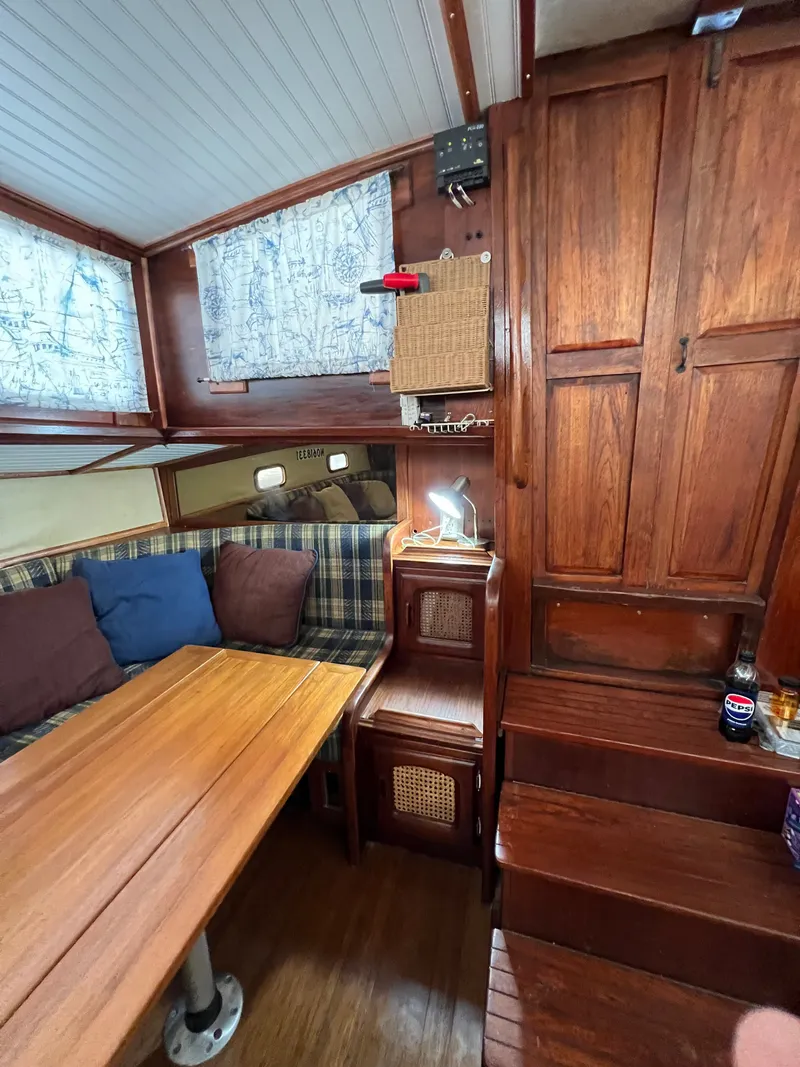 Slide: The Image of Islander Freeport 41 1978 - 12