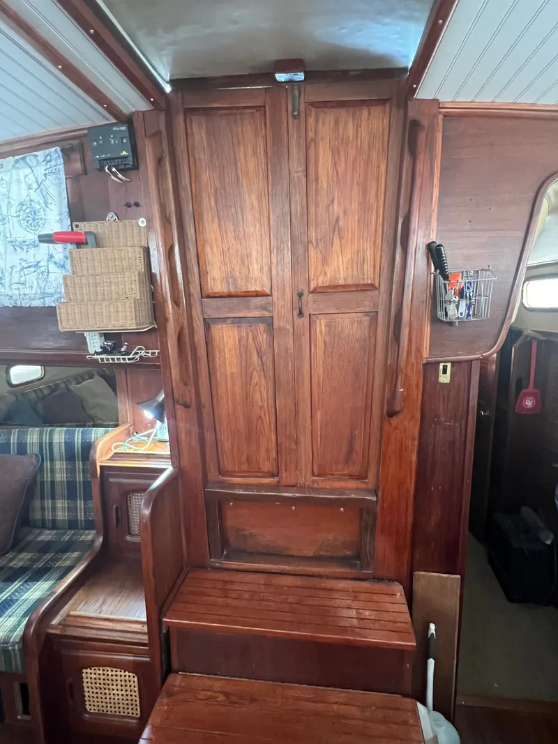 Slide: The Image of Islander Freeport 41 1978 - 19