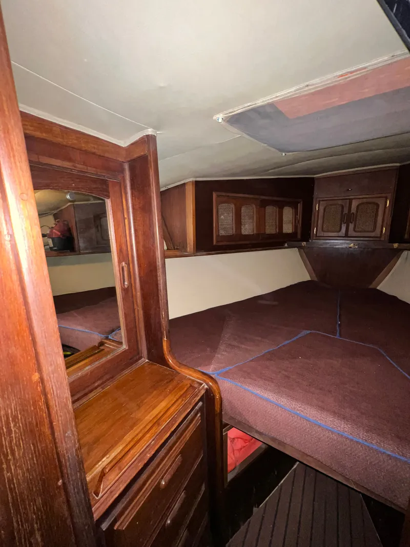 Slide: The Image of Islander Freeport 41 1978 - 25