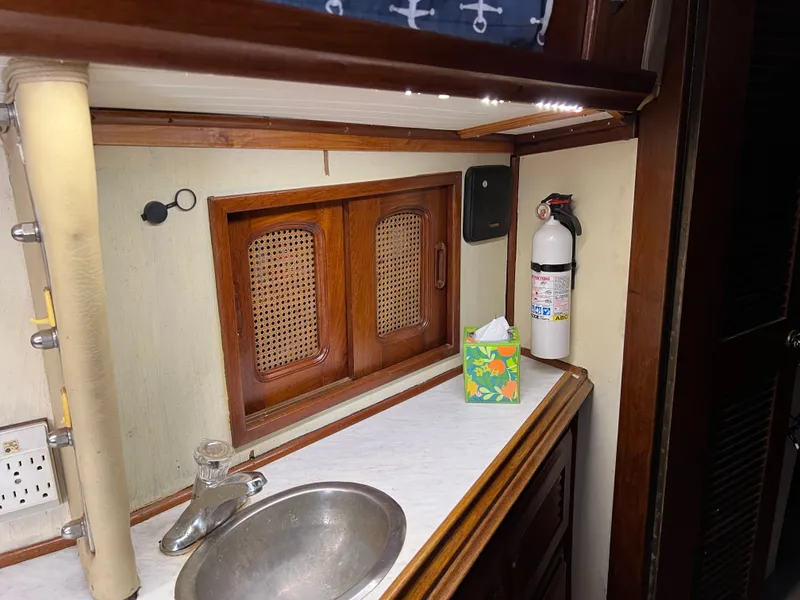 Slide: The Image of Islander Freeport 41 1978 - 30