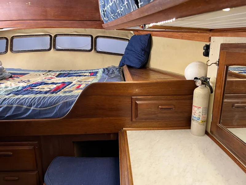 Slide: The Image of Islander Freeport 41 1978 - 31