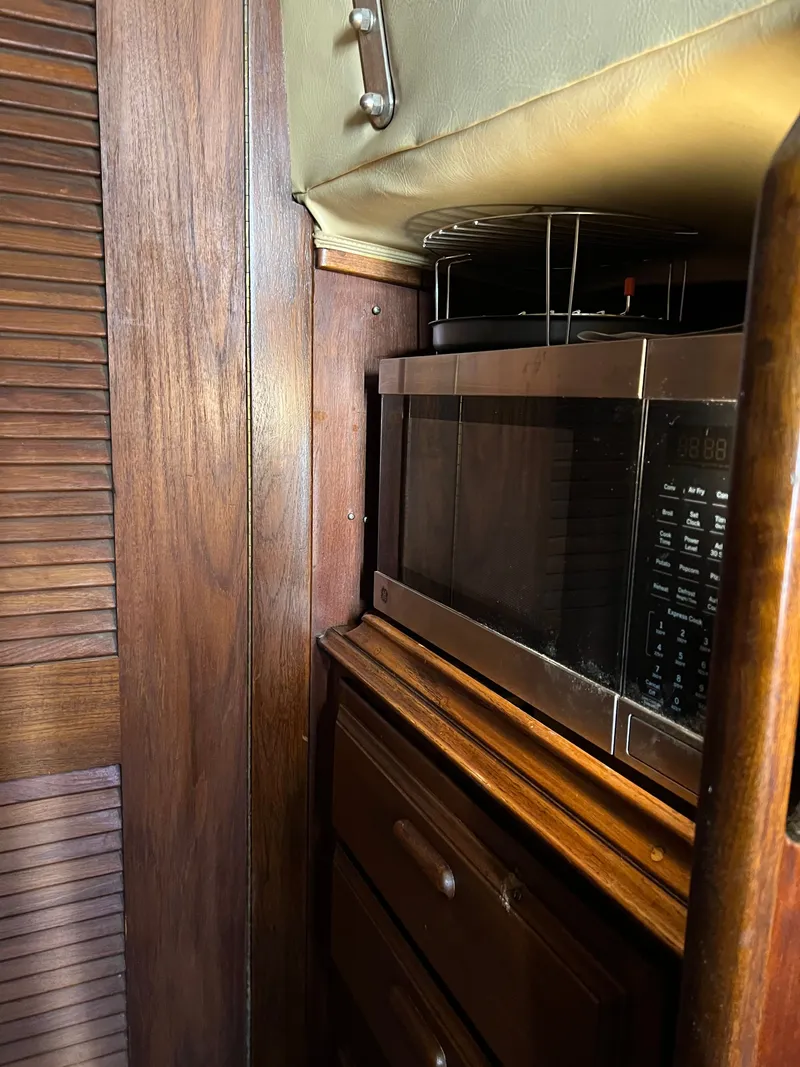 Slide: The Image of Islander Freeport 41 1978 - 4