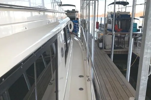Slide: The Image of Carver Yachts 4207 Aft Cabin Motoryacht 1990 - 5