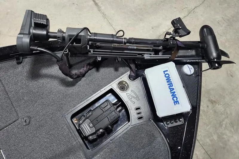 Slide: The Image of 2024 Ranger Z519 boat deck with Lowrance equipment and trolling motor. - 5