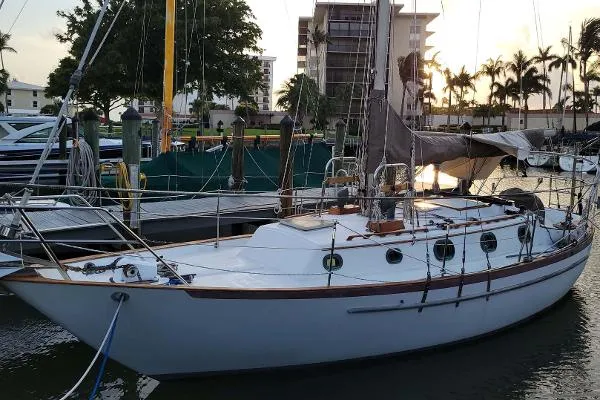 Slide: The Image of Pacific Seacraft Sloop 1988 - 0