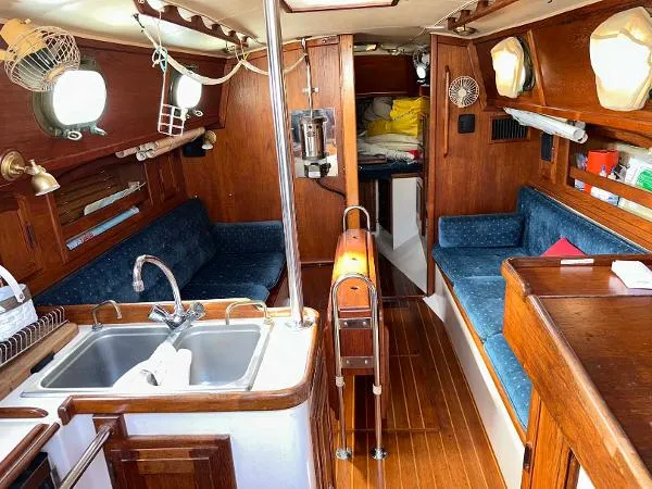 Slide: The Image of Pacific Seacraft Sloop 1988 - 11
