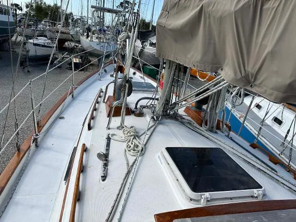 Slide: The Image of Pacific Seacraft Sloop 1988 - 4