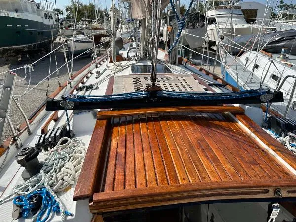 Slide: The Image of Pacific Seacraft Sloop 1988 - 8