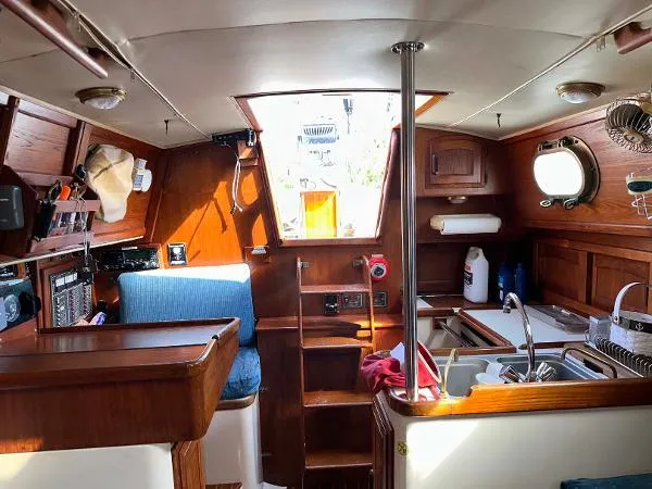 Slide: The Image of Pacific Seacraft Sloop 1988 - 9