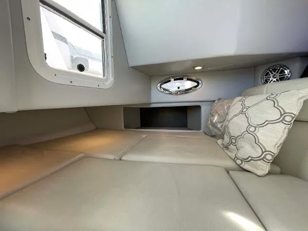 Slide: The Image of Formula 330 Crossover Bowrider 2019 - 5