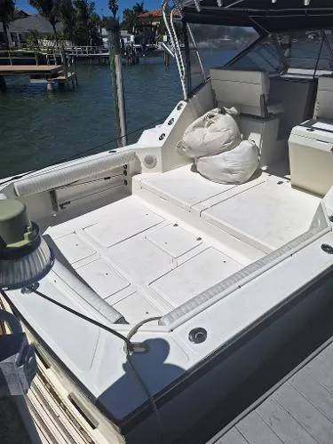 Slide: The Image of Luhrs Alura 35 Express Cruiser 1987 - 5