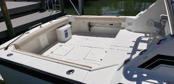 Slide: The Image of Luhrs Alura 35 Express Cruiser 1987 - 7