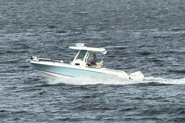 Slide: The Image of Boston Whaler 250 Outrage 2022 - 8