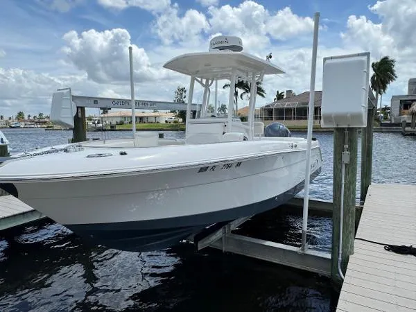 Slide: The Image of Robalo R242 Center Console 2016 - 1