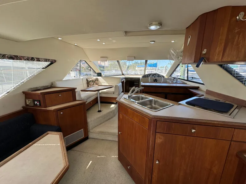 Slide: The Image of Bayliner 3988 Command Bridge Motoryacht 1995 - 6