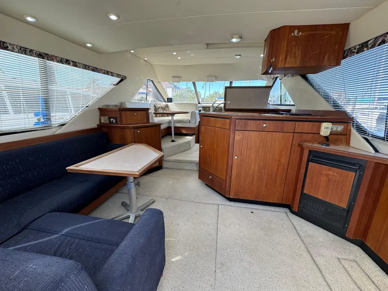 Slide: The Image of Bayliner 3988 Command Bridge Motoryacht 1995 - 9