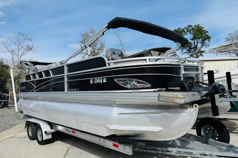 Slide: The Image of 2018 Silver Wave 230 Island CC pontoon boat on trailer, parked outdoors. - 7