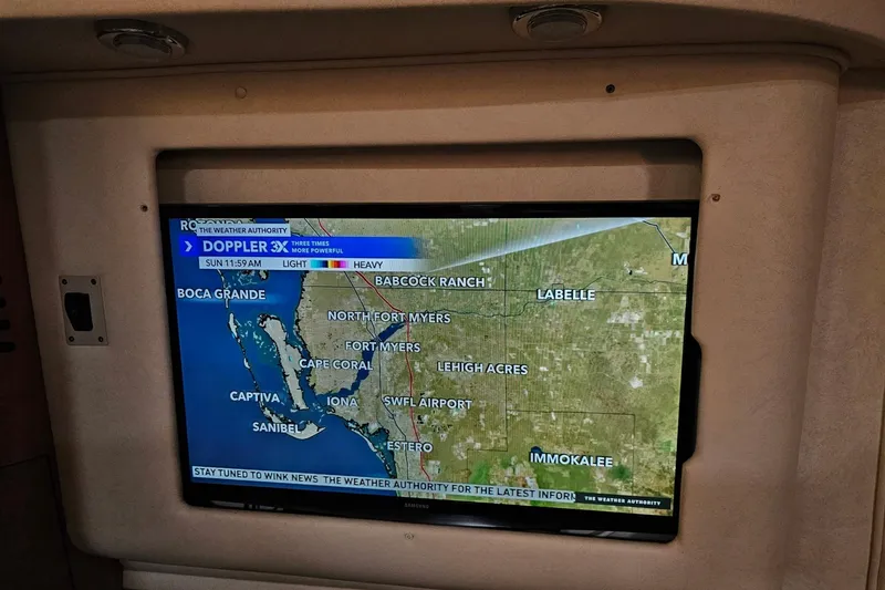 Slide: The Image of Weather radar on Sea Ray Sundancer 320, 2006 model, showing Florida map. - 21