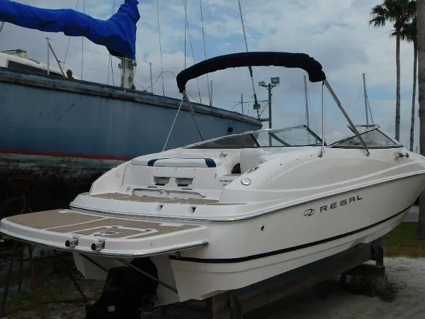 Slide: The Image of Regal 2400 Bowrider 2005 - 11