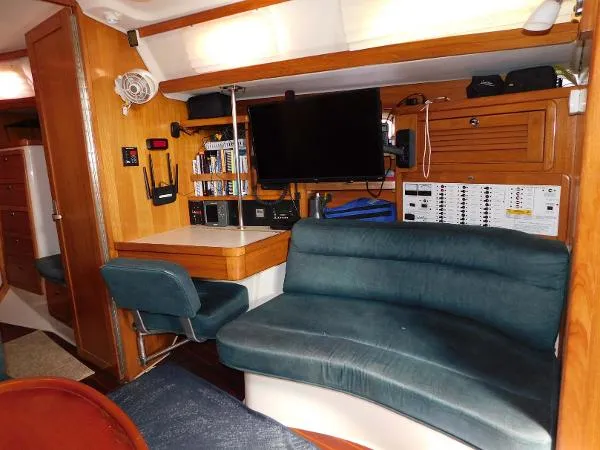 Slide: The Image of Catalina 42 MkII 2000 - 6