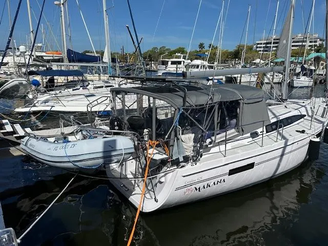 Slide: The Image of Catalina 425 2022 - 2