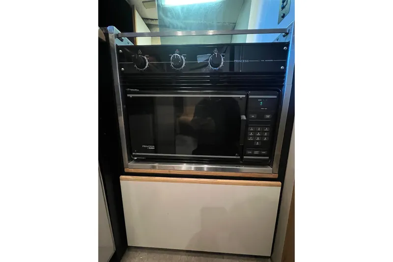 Slide: The Image of Interior of 1989 Bayliner 4285 Avanti yacht with kitchen and seating area. - 17