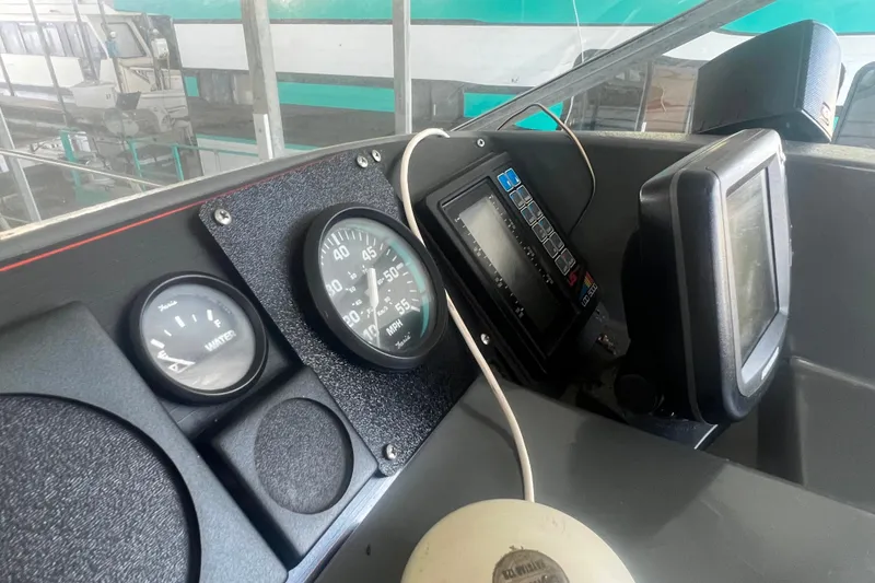 Slide: The Image of Interior of 1989 Bayliner 4285 Avanti yacht with bed and porthole windows. - 28