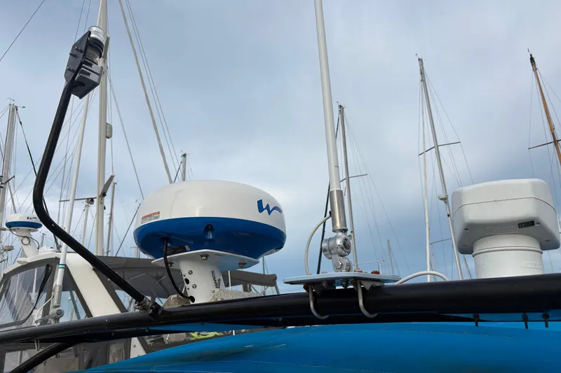 Slide: The Image of Bayliner 4285 Avanti 1989 - 41