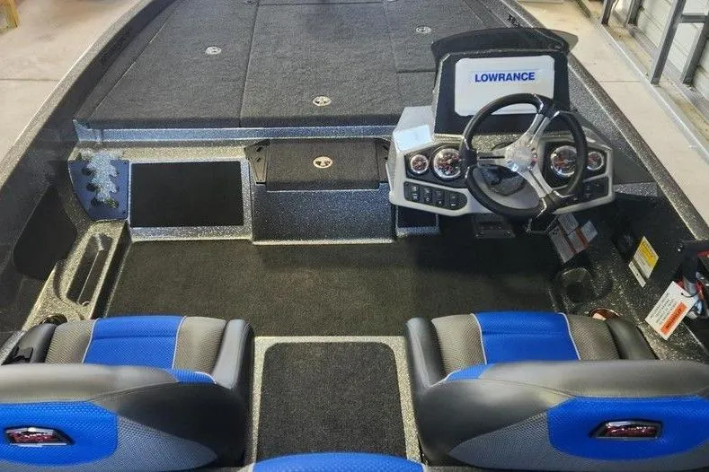 Slide: The Image of 2026 Ranger Z185 boat interior with blue seats and Lowrance navigation system. - 10