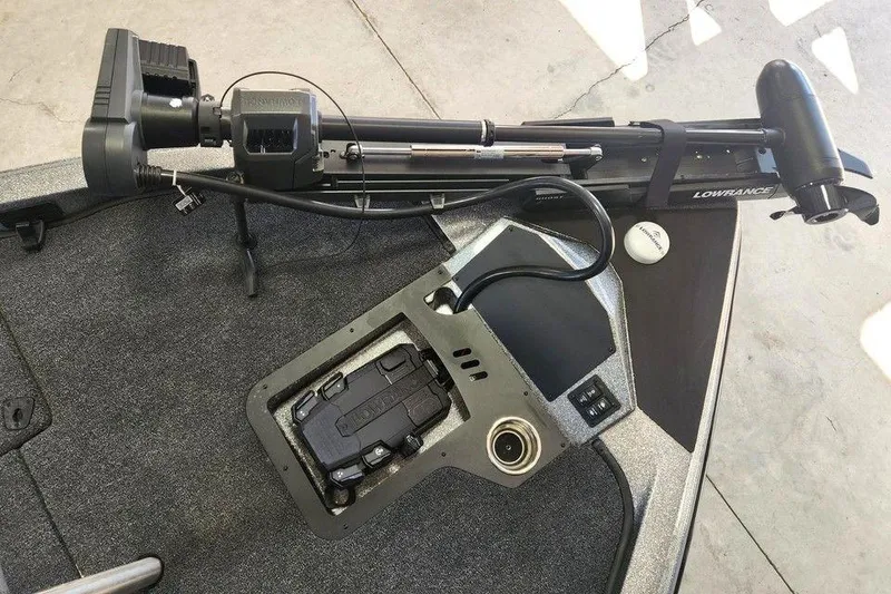 Slide: The Image of 2026 Ranger Z185 boat with Lowrance trolling motor and control panel. - 8