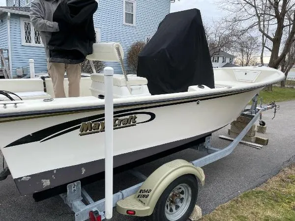 Slide: The Image of May-Craft 1800 Center Console 2008 - 10