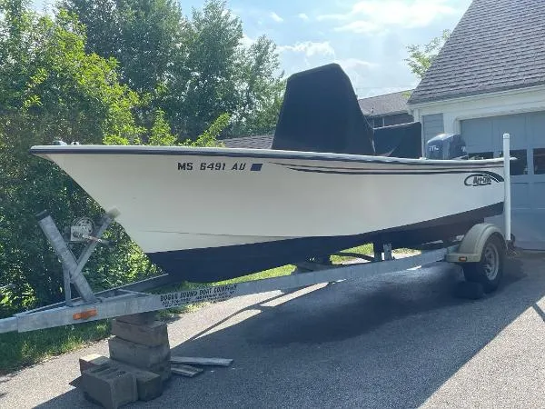 Slide: The Image of May-Craft 1800 Center Console 2008 - 4