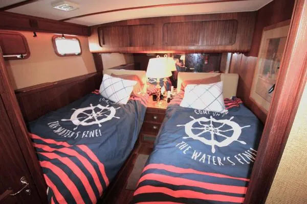 Slide: The Image of Hatteras 54 Motor Yacht 1986 - 11