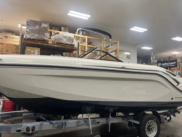 Slide: The Image of Bayliner DX 2200 2021 - 11