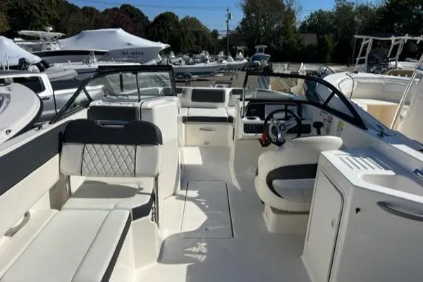 Slide: The Image of Bayliner DX 2200 2021 - 6