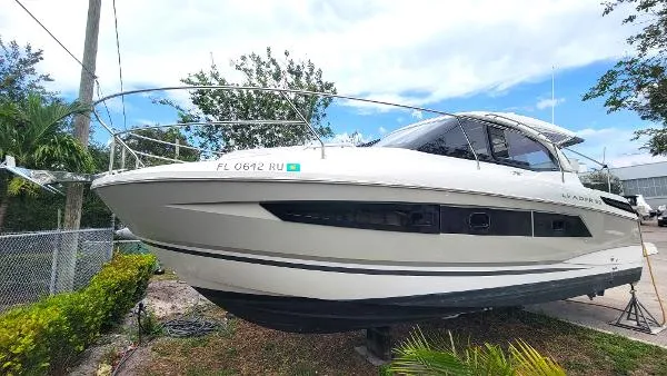 Slide: The Image of Jeanneau Leader 33 2019 - 2
