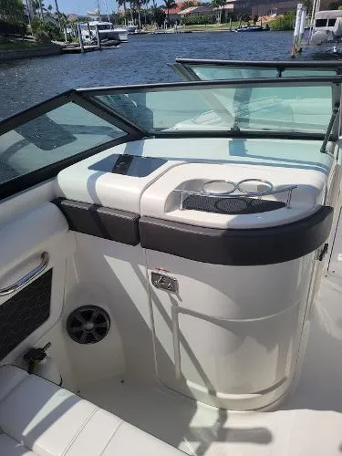 Slide: The Image of Sea Ray SDX 270 Outboard 2019 - 11