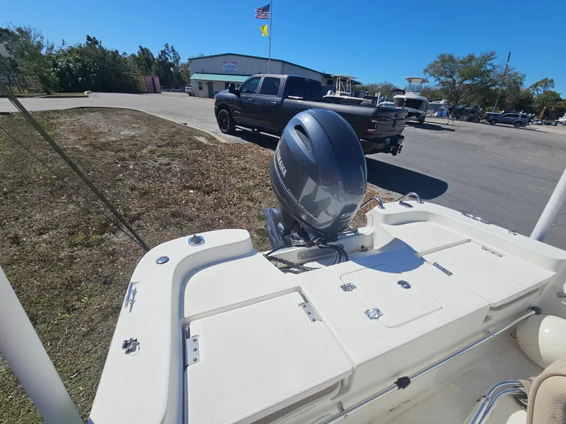 Slide: The Image of 2018 NauticStar 1810 NauticBay boat with outboard motor. - 5