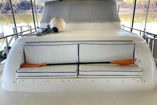 Slide: The Image of Hatteras 53 Extended Deckhouse Motor Yacht 1984 - 10